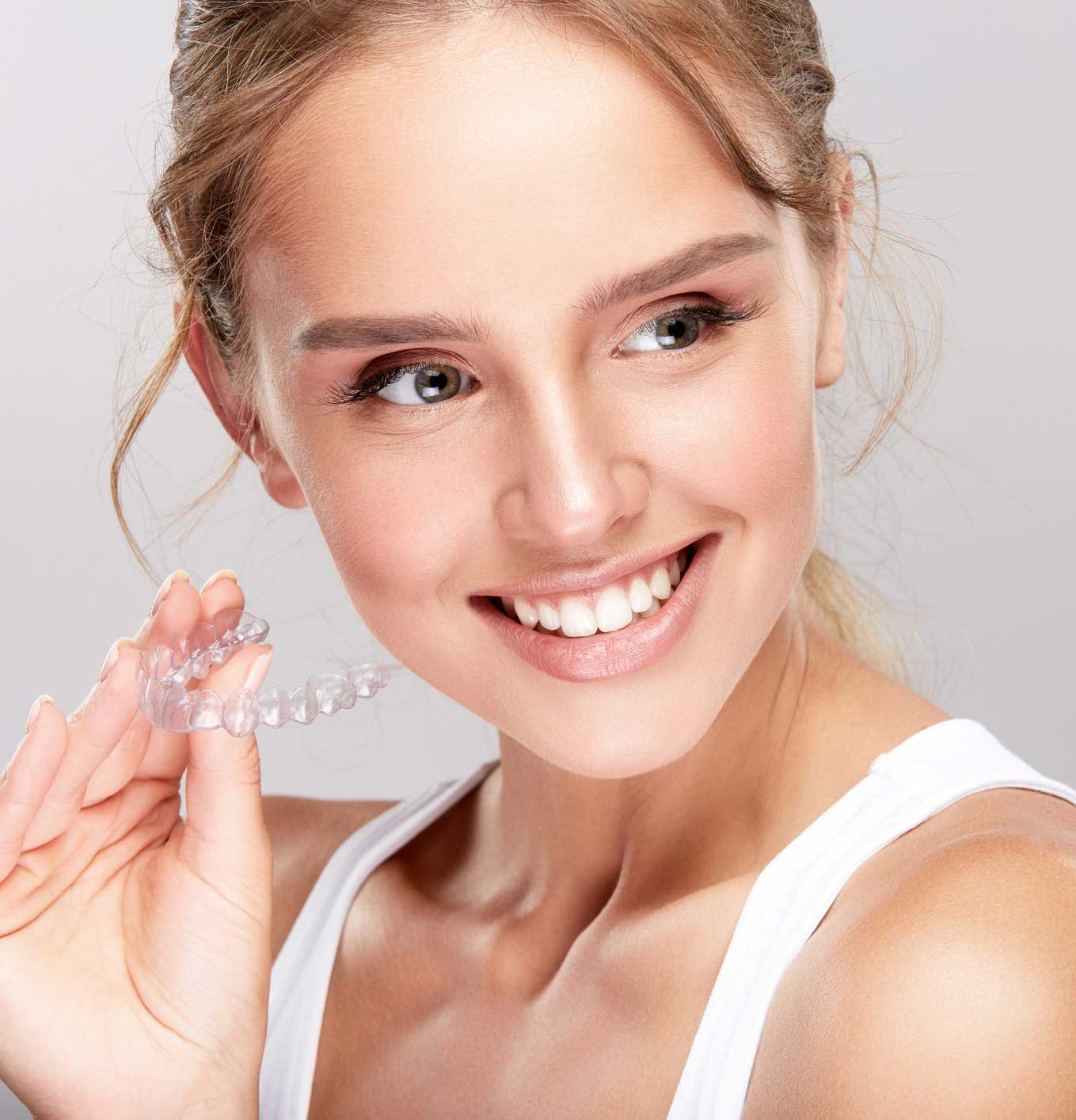 clínica dental en Aluche, dentista en Aluche, ortodoncia en Aluche, brackets metálicos en Aluche, ortodoncia invisible en Aluche, ortodoncia lingual en Aluche, ortodoncia infantil en Aluche.